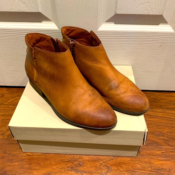 Clarks Ankle Boots - Picture 1 of 9